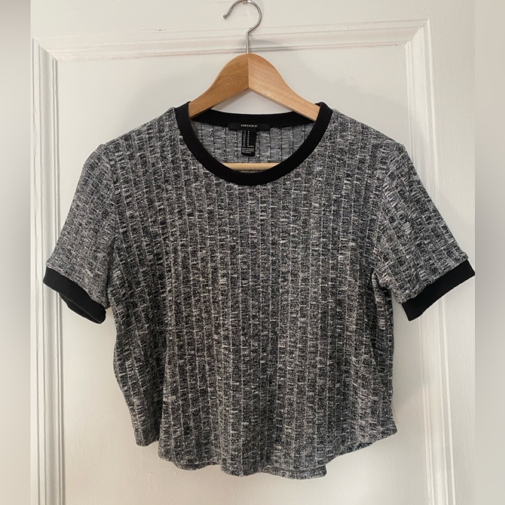 Forever 21 Black and Gray Ribbed Short Sleeve Top
